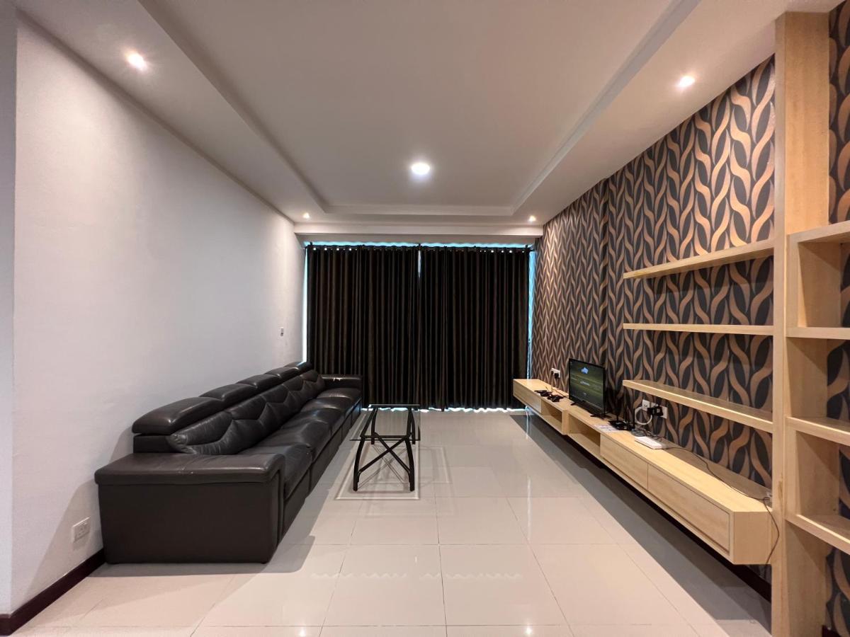 Nick's @boulevard Mall @ Imperial Apartment *